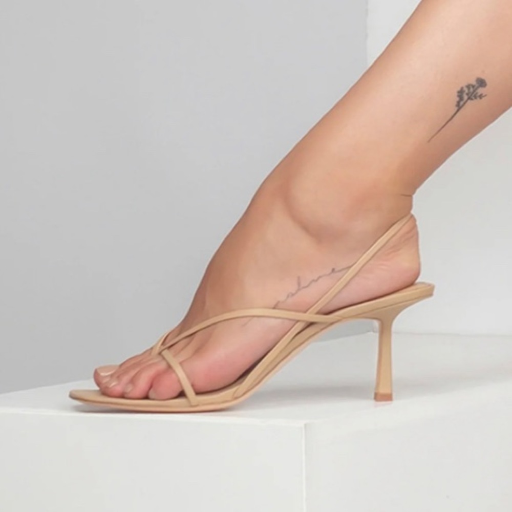 Studio Amelia Strappy thong sandal size 38